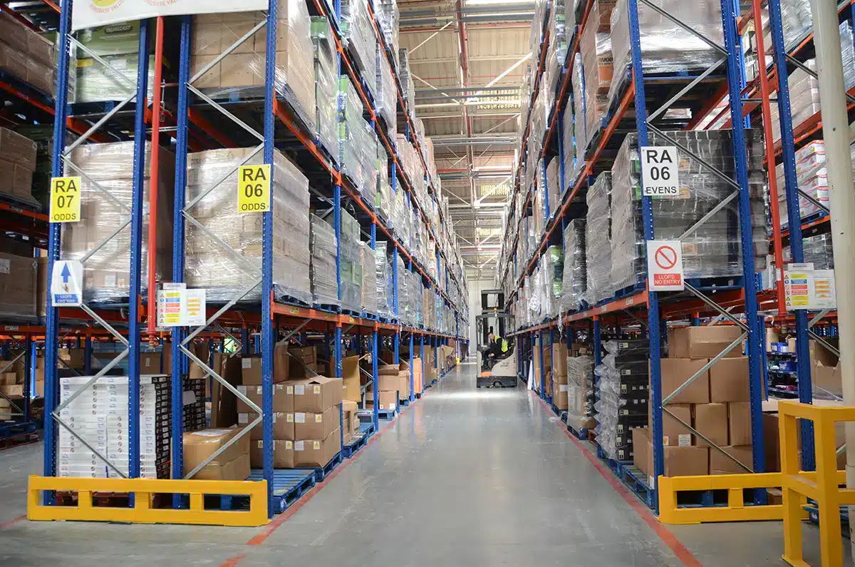 wide aisle pallet racking are ideal for large bulky items